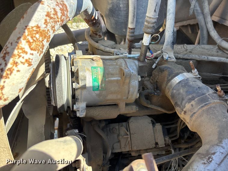 image for item DU0386 2000 Ford F650 Super Duty fuel / lube truck