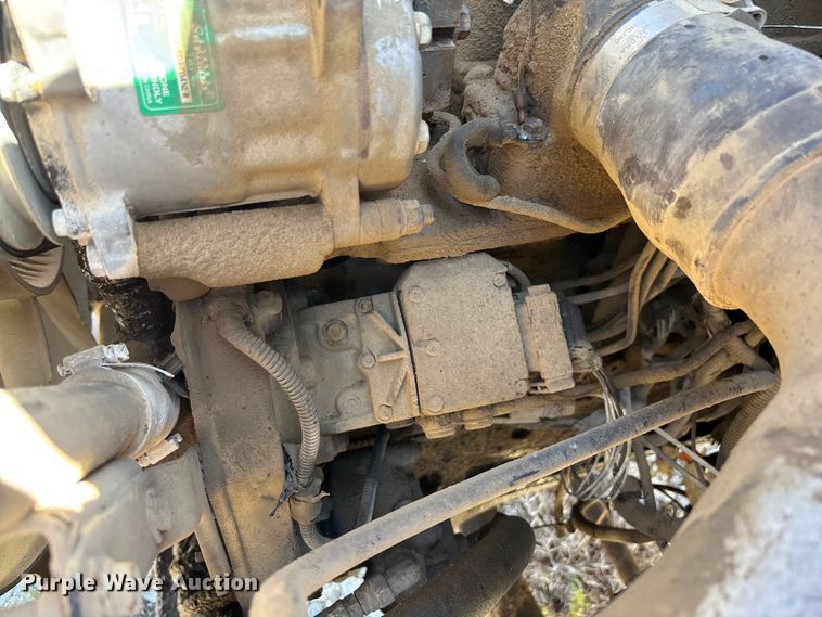 image for item DU0386 2000 Ford F650 Super Duty fuel / lube truck