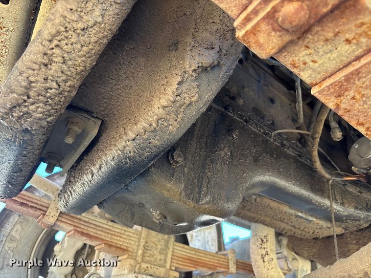 image for item DU0386 2000 Ford F650 Super Duty fuel / lube truck