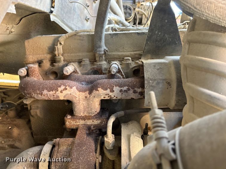 image for item DU0386 2000 Ford F650 Super Duty fuel / lube truck