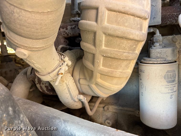 image for item DU0386 2000 Ford F650 Super Duty fuel / lube truck