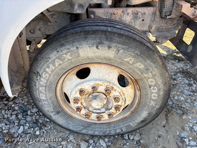 image for item DU0386 2000 Ford F650 Super Duty fuel / lube truck