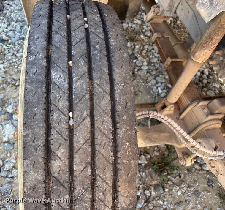 image for item DU0386 2000 Ford F650 Super Duty fuel / lube truck