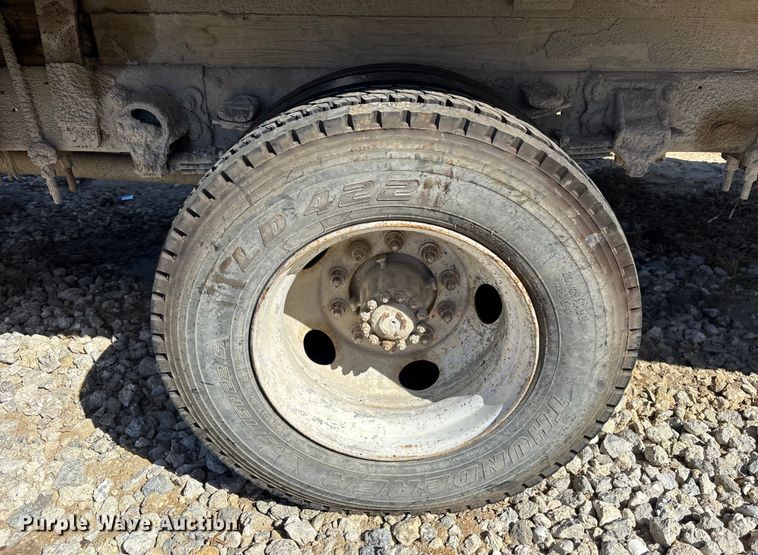 image for item DU0386 2000 Ford F650 Super Duty fuel / lube truck