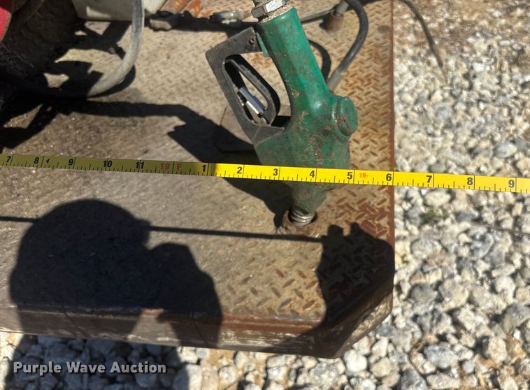 image for item DU0386 2000 Ford F650 Super Duty fuel / lube truck