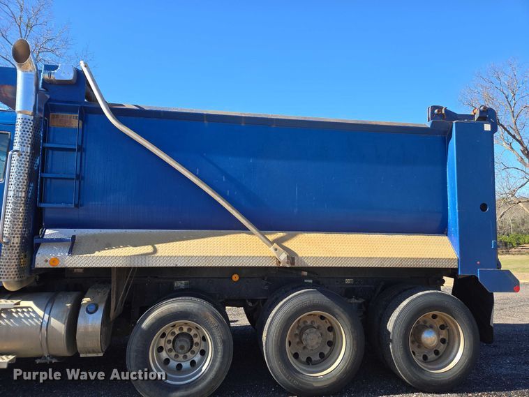 image for item DU2700 2019 Kenworth T880 dump truck