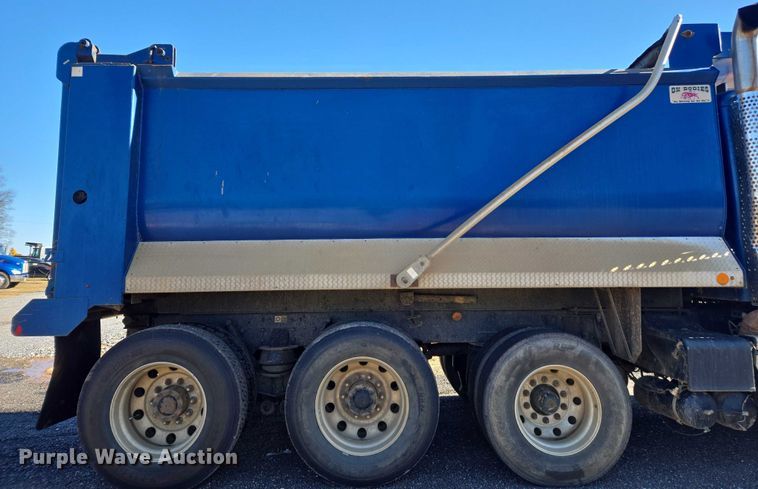 image for item DU2700 2019 Kenworth T880 dump truck