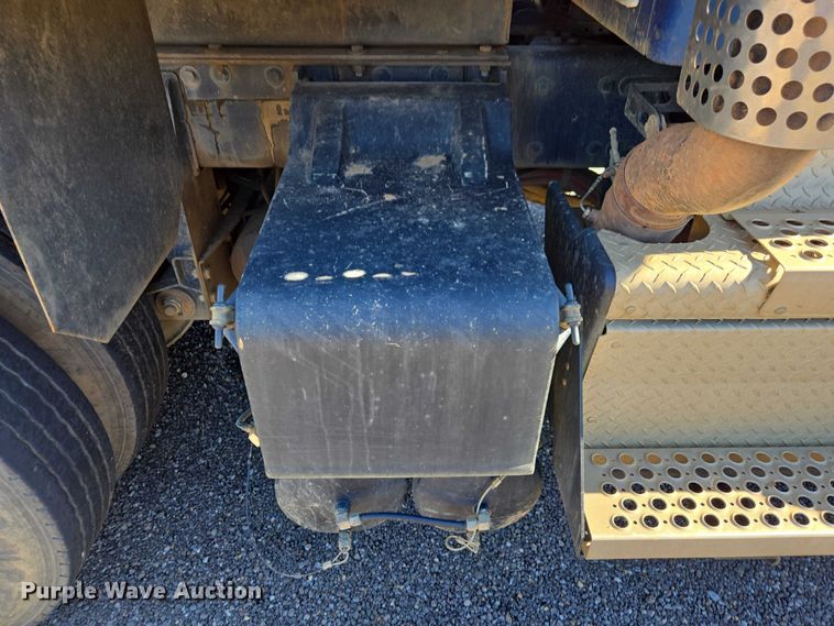 image for item DU2700 2019 Kenworth T880 dump truck