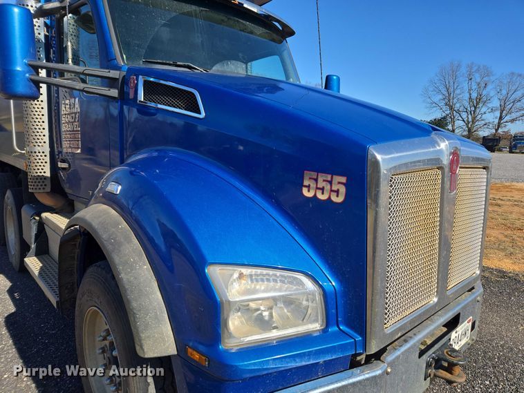 image for item DU2700 2019 Kenworth T880 dump truck
