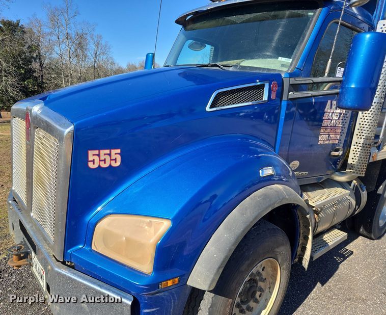 image for item DU2700 2019 Kenworth T880 dump truck