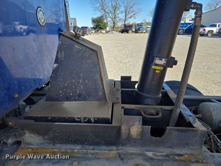 image for item DU2700 2019 Kenworth T880 dump truck