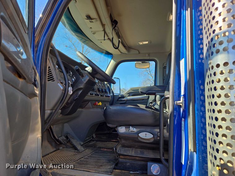 image for item DU2700 2019 Kenworth T880 dump truck