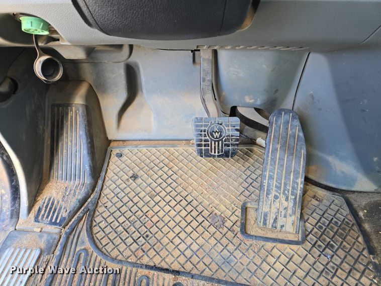 image for item DU2700 2019 Kenworth T880 dump truck