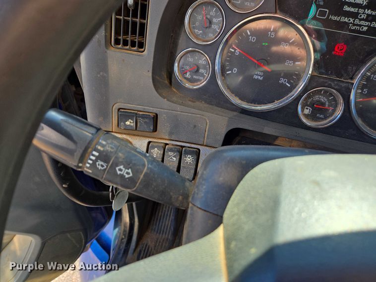 image for item DU2700 2019 Kenworth T880 dump truck