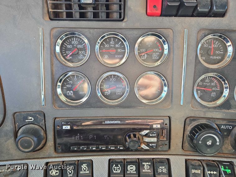 image for item DU2700 2019 Kenworth T880 dump truck