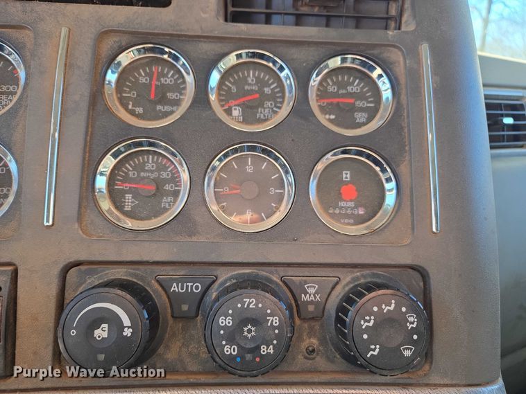 image for item DU2700 2019 Kenworth T880 dump truck