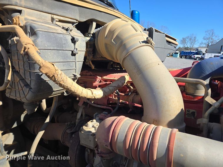 image for item DU2700 2019 Kenworth T880 dump truck