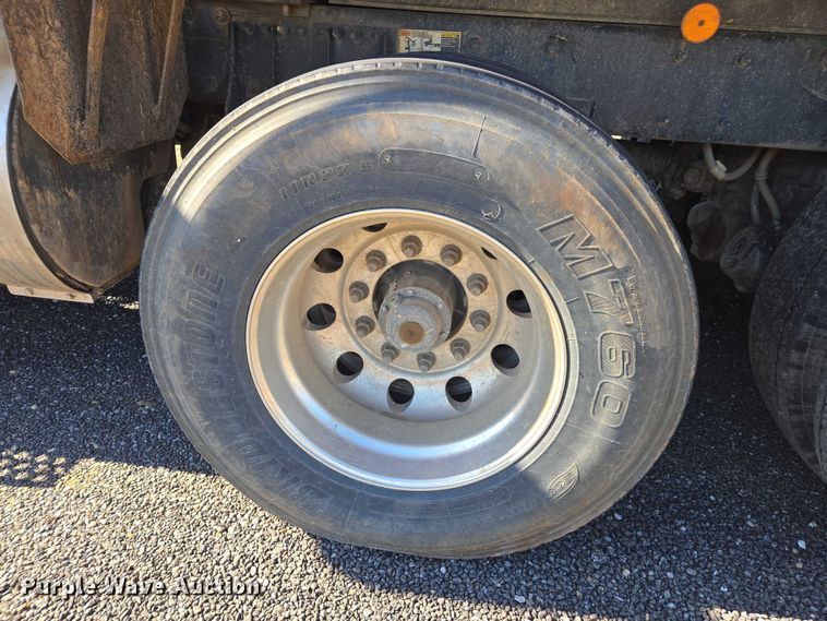 image for item DU2700 2019 Kenworth T880 dump truck