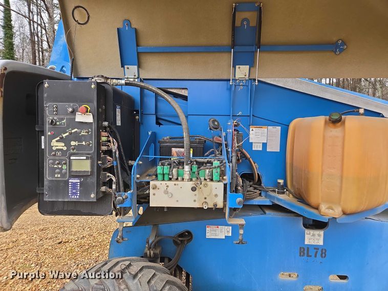 image for item DU2738 2014 Genie S-60X boom lift