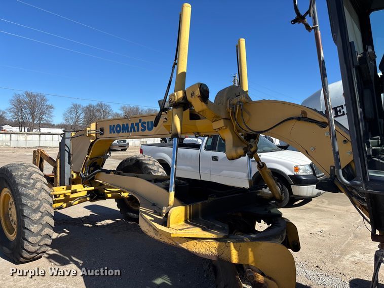 image for item DU6944 2006 Komatsu GD655-3 motor grader