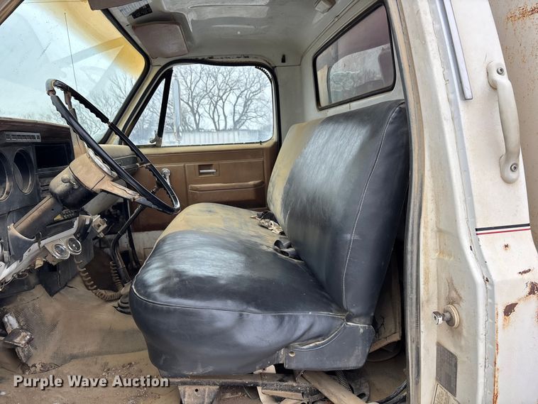 image for item DU6999 1988 Chevrolet C70 flatbed truck