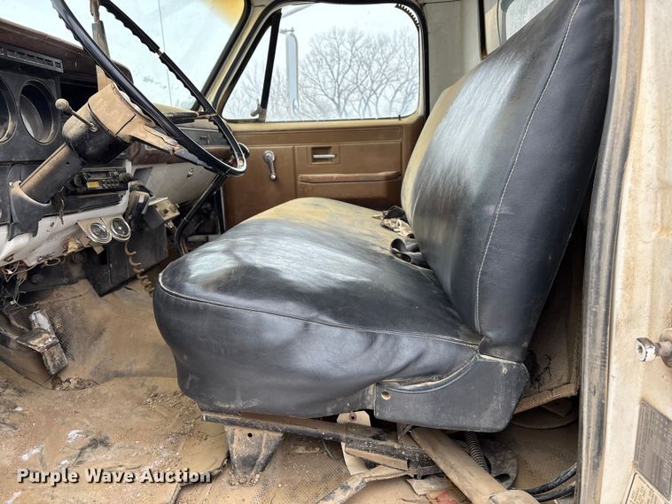 image for item DU6999 1988 Chevrolet C70 flatbed truck