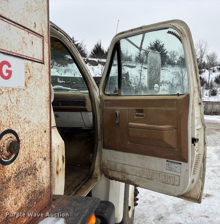 image for item DU6999 1988 Chevrolet C70 flatbed truck