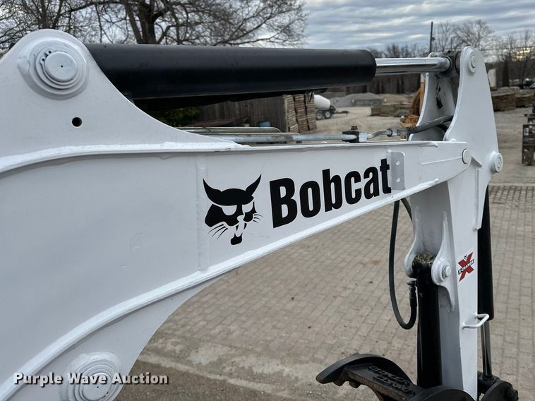 image for item DV0786 2014 Bobcat E26 mini excavator