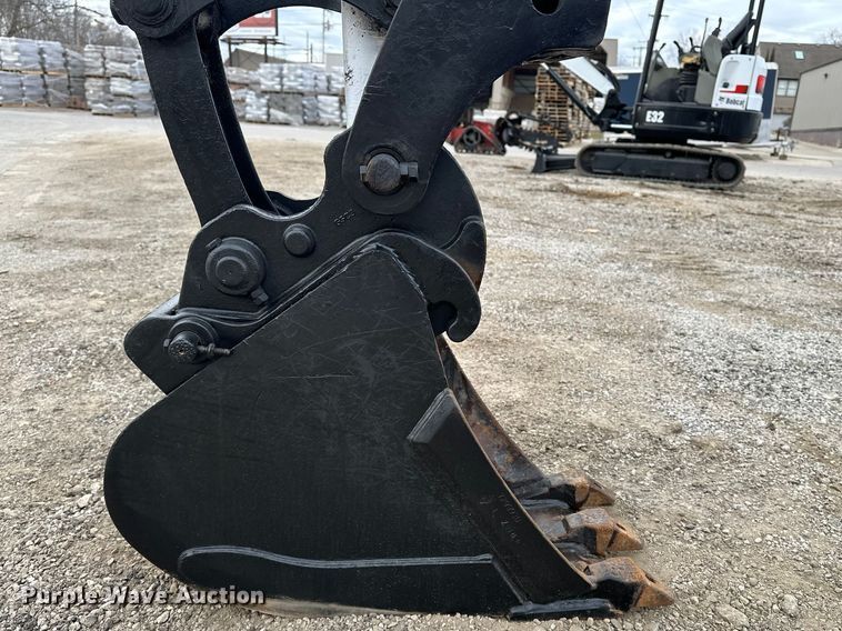 image for item DV0786 2014 Bobcat E26 mini excavator