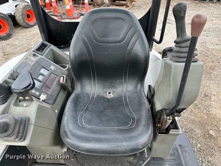 image for item DV0786 2014 Bobcat E26 mini excavator