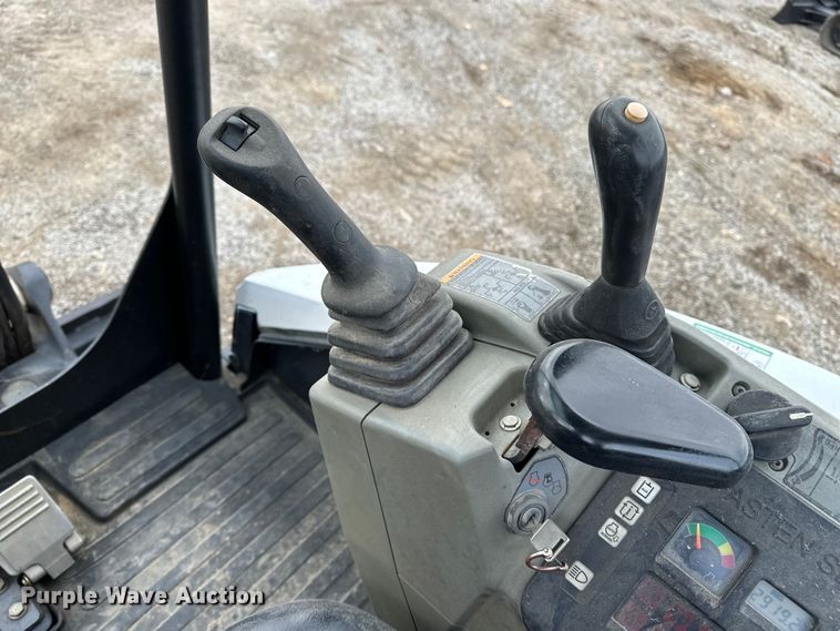 image for item DV0786 2014 Bobcat E26 mini excavator