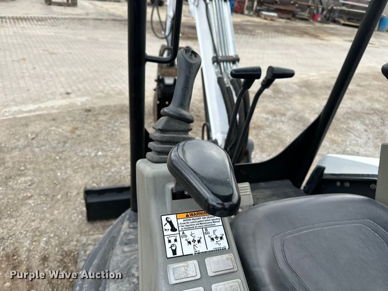 image for item DV0786 2014 Bobcat E26 mini excavator