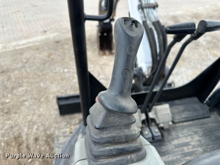 image for item DV0786 2014 Bobcat E26 mini excavator