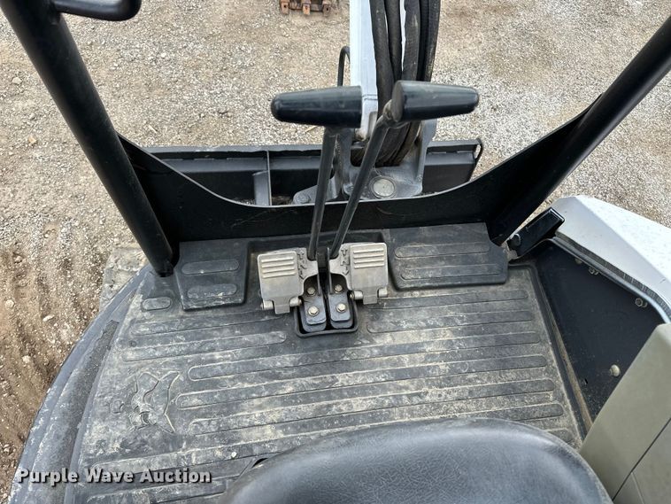 image for item DV0786 2014 Bobcat E26 mini excavator