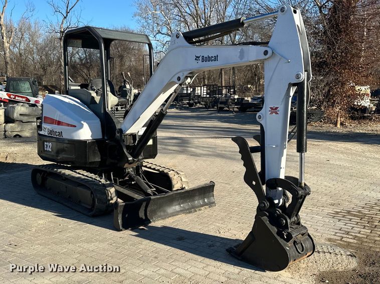 image for item DV0790 2015 Bobcat E32 mini excavator