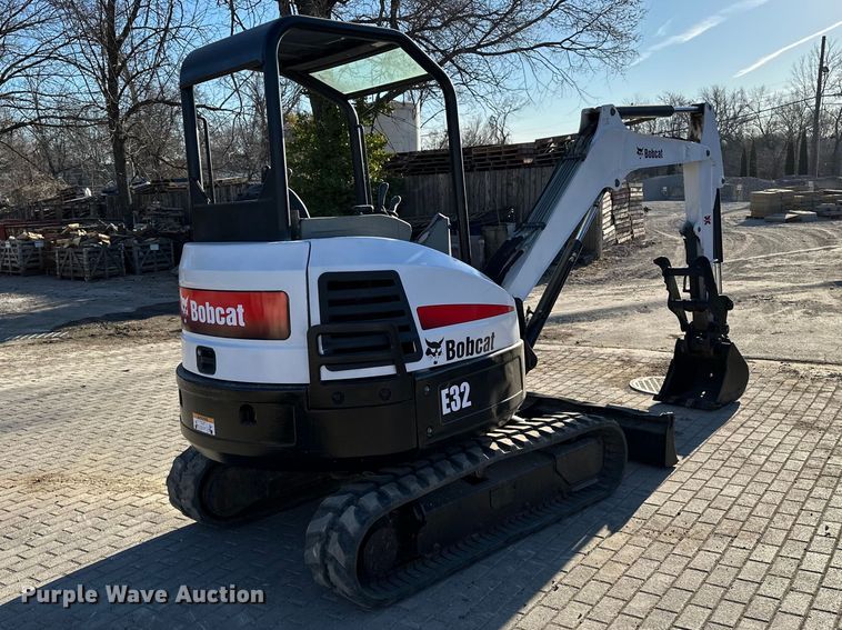 image for item DV0790 2015 Bobcat E32 mini excavator