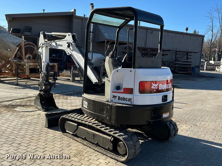 image for item DV0790 2015 Bobcat E32 mini excavator