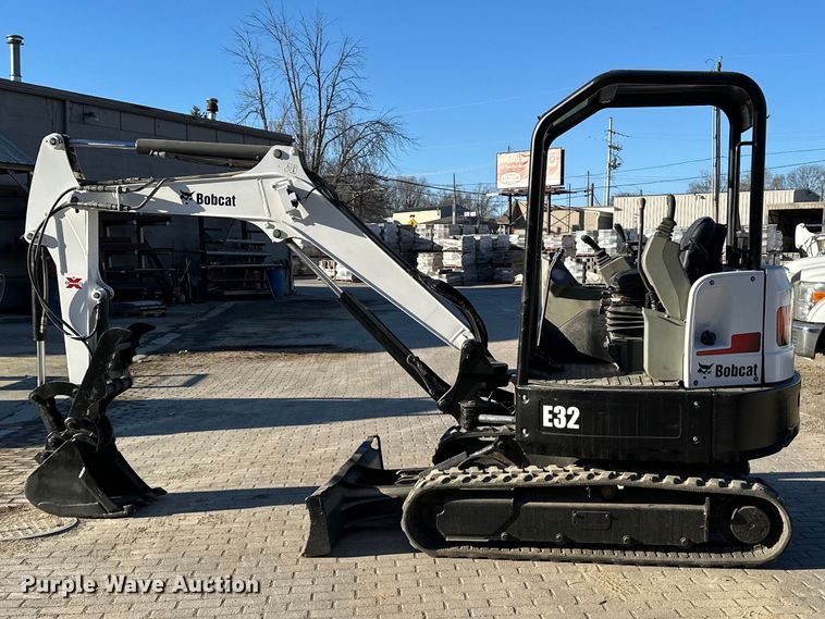 image for item DV0790 2015 Bobcat E32 mini excavator