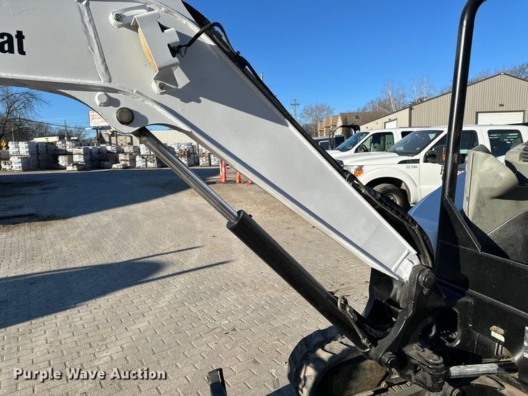 image for item DV0790 2015 Bobcat E32 mini excavator