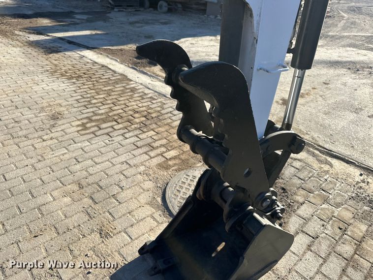 image for item DV0790 2015 Bobcat E32 mini excavator