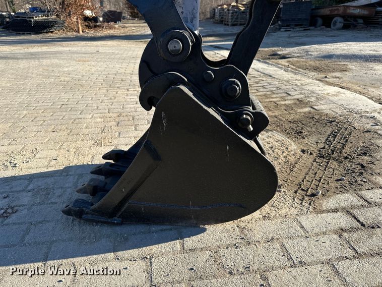 image for item DV0790 2015 Bobcat E32 mini excavator