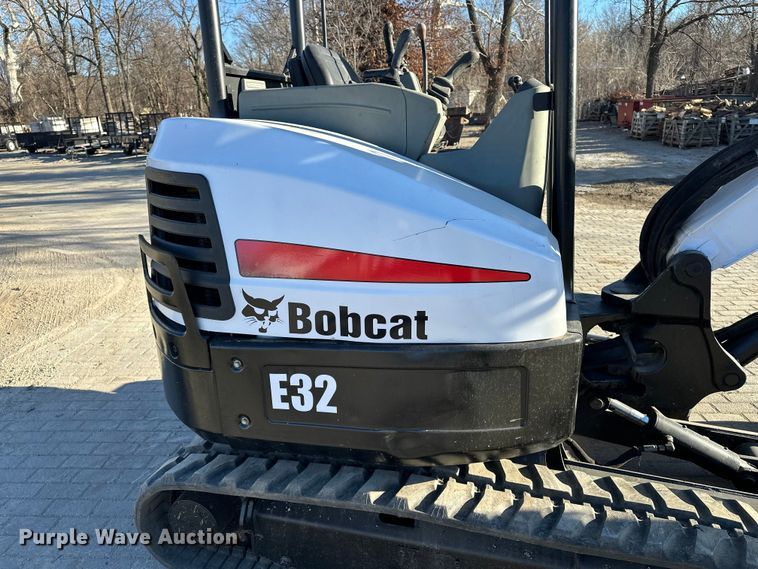 image for item DV0790 2015 Bobcat E32 mini excavator