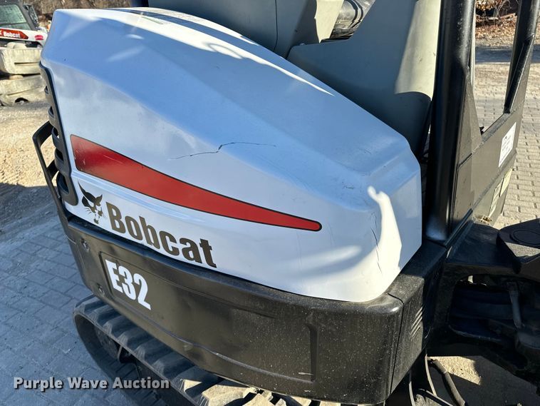 image for item DV0790 2015 Bobcat E32 mini excavator