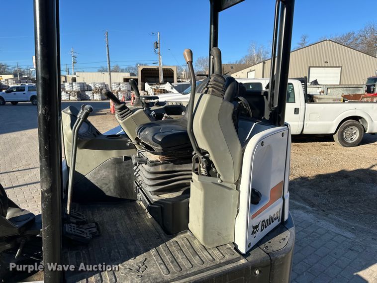 image for item DV0790 2015 Bobcat E32 mini excavator