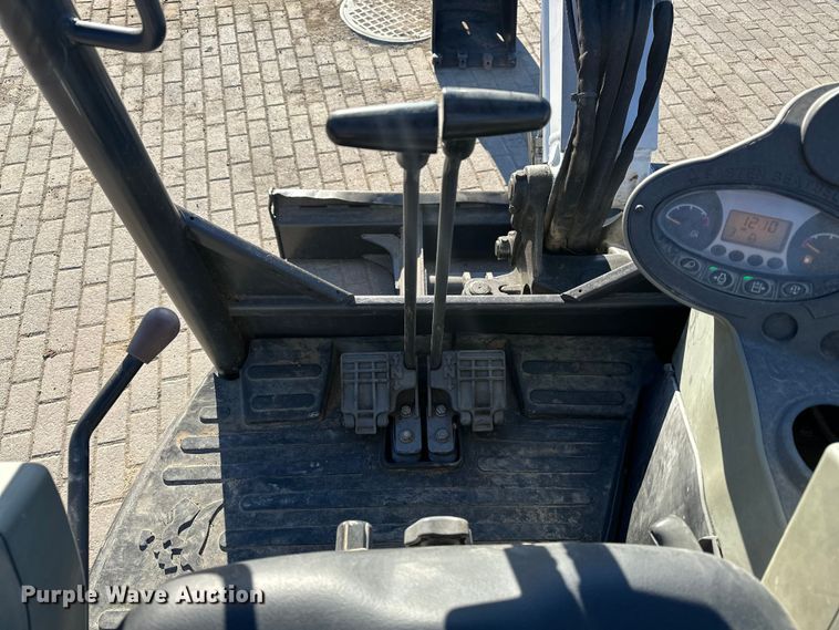 image for item DV0790 2015 Bobcat E32 mini excavator