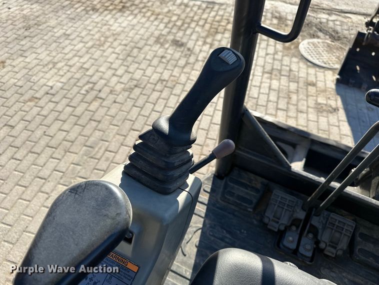 image for item DV0790 2015 Bobcat E32 mini excavator