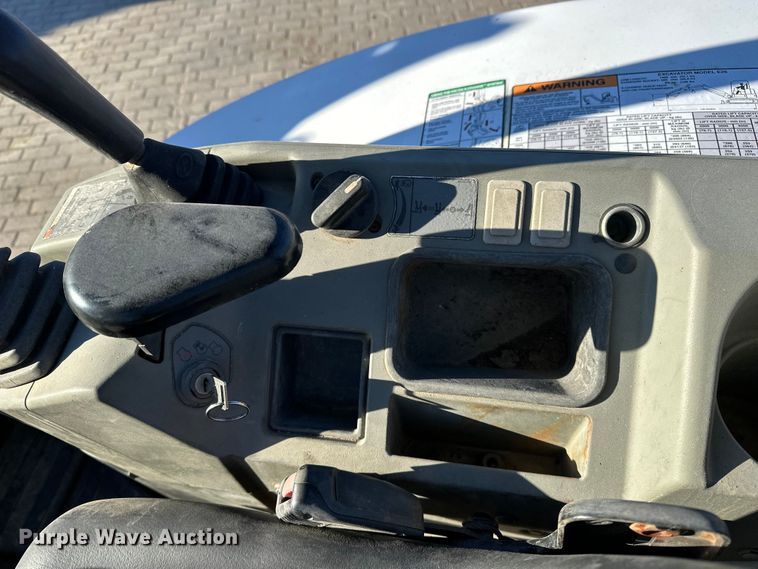 image for item DV0790 2015 Bobcat E32 mini excavator