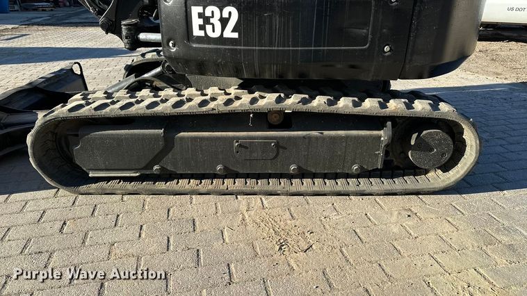 image for item DV0790 2015 Bobcat E32 mini excavator