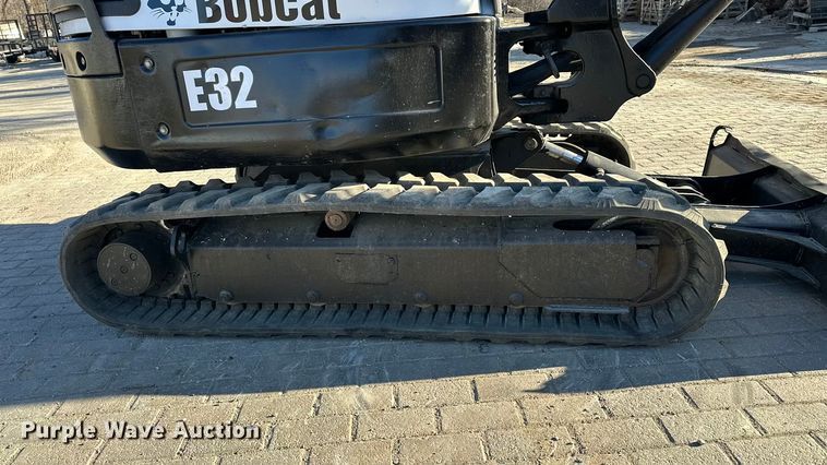 image for item DV0790 2015 Bobcat E32 mini excavator