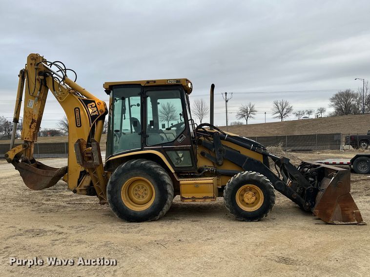 image for item DV0792 2003 Caterpillar 420D backhoe